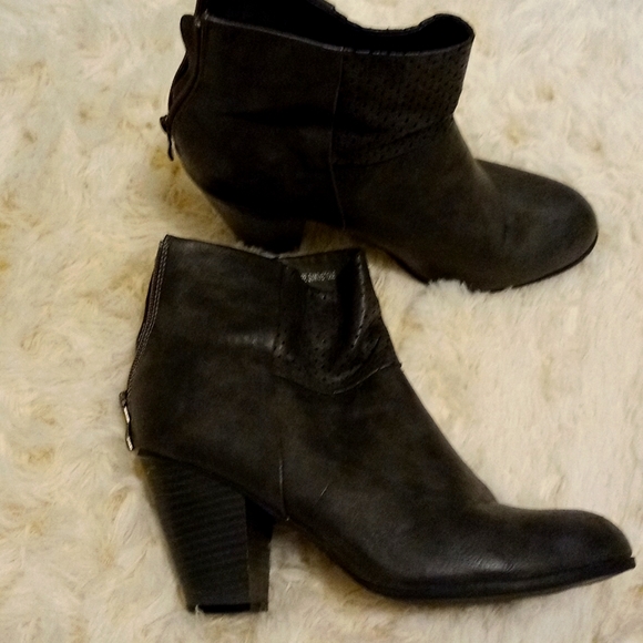 Reitmans heeled booties - Picture 1 of 2